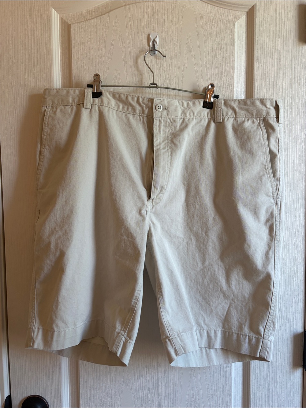 Cremieux Cassis Men's 100% Cotton Flat Front Chino Shorts Khaki | size 42